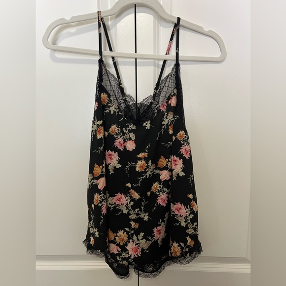 CLEARLY CHIC FLORAL TANK IN BLACK. Gently worn once. - Picture 4 of 4